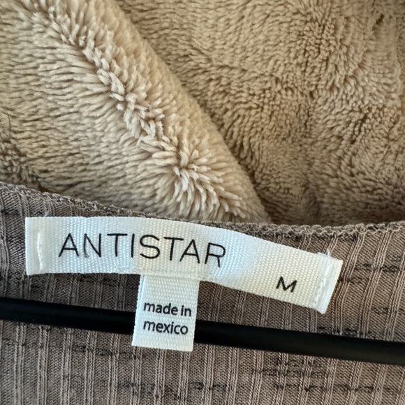 NWOT Anistar Woman’s Size M Cinched Top - Picture 3 of 3